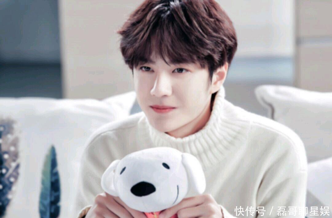 【婚纱】男粉丝穿婚纱追星王一博,网友的评论可有深度了,有意思