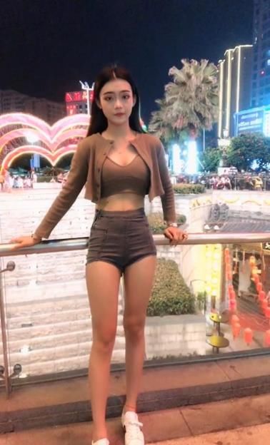  气质|精致美女丰姿冶丽，御姐范十足，一看就是气质型！