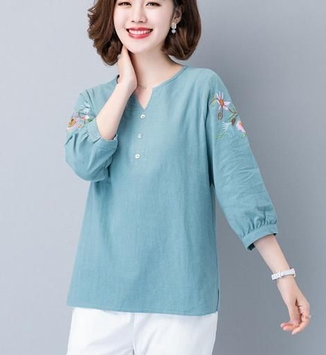  「看起来」55岁就穿妈妈装？这“阔太蓝”穿起来，和女儿出门看起来像姐妹