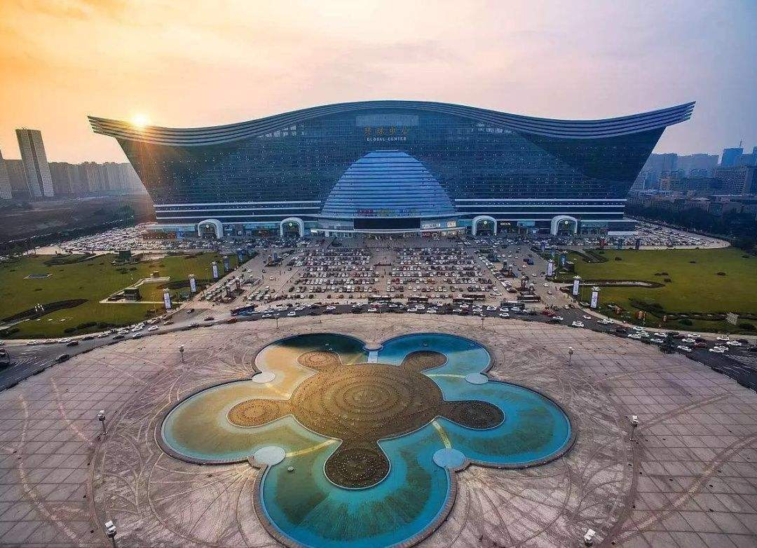 全球最大的城市建筑，成都一建筑总面积相当于7个鸟巢，排名第一