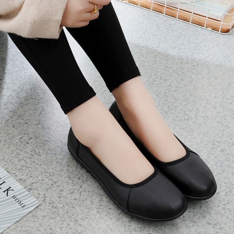 老婆太矮还不想穿高跟鞋，我给她买了这样的瓢鞋，越穿越喜欢