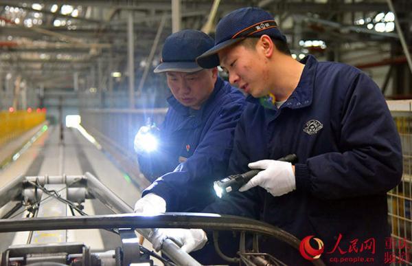 重庆:“动车医生”精诊细修 备战2019年春运