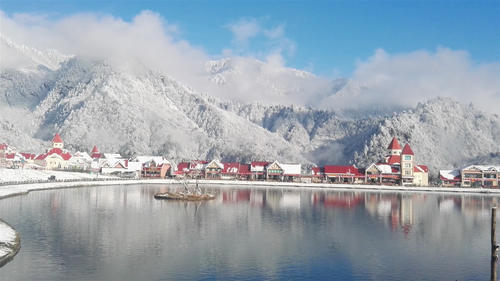 四川这雪山景色优美，因收费如今无人问津，游客：跟雪乡一个样