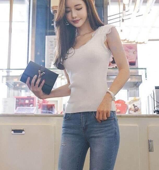 夏季紧身裤也能穿出纤细双腿曲线,有了它又不乏女性的灵动气质