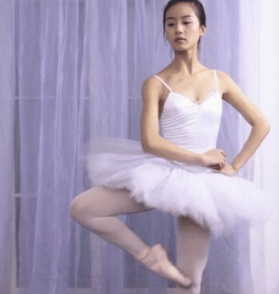 刘诗诗早年芭蕾舞照片被疯传, 当她举起胳膊时