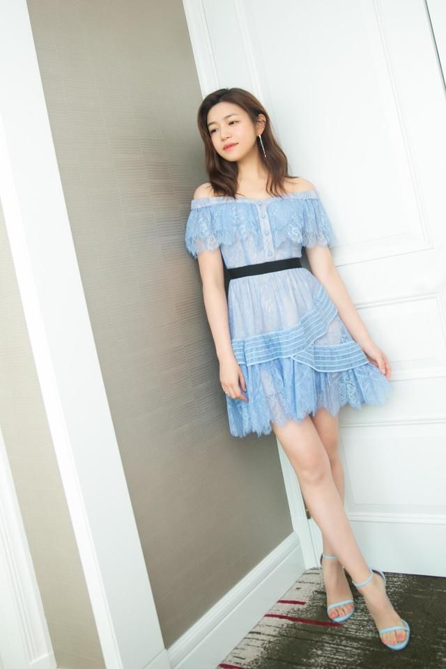 陈妍希又瘦下来了,回到小仙女时期,网友:再胖牛仔裤就穿不下去