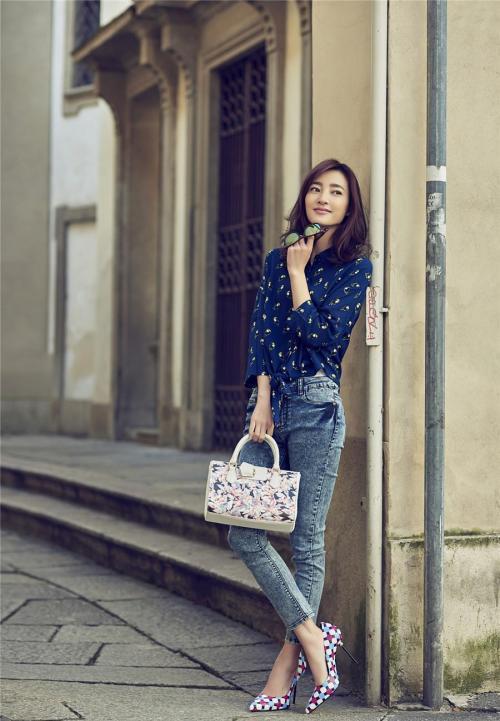 王丽坤胆真大！连体裤下面直接穿渔网袜，网友：林更新没意见？