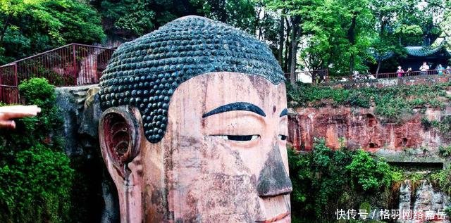大佛4次“闭眼”，引众多信徒前来跪拜祈福，专家给出这样的解释