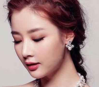 秋季时装搭配应该注意以下几项，只有这样才能搭配出时尚的你