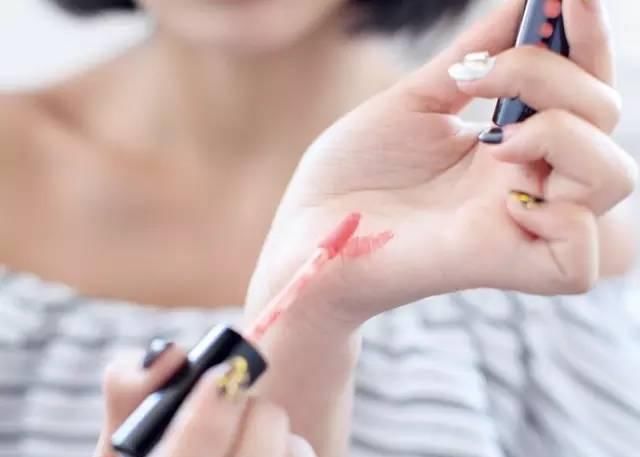  「爱心」腮红不会涂？那就毁了一张脸的妆。