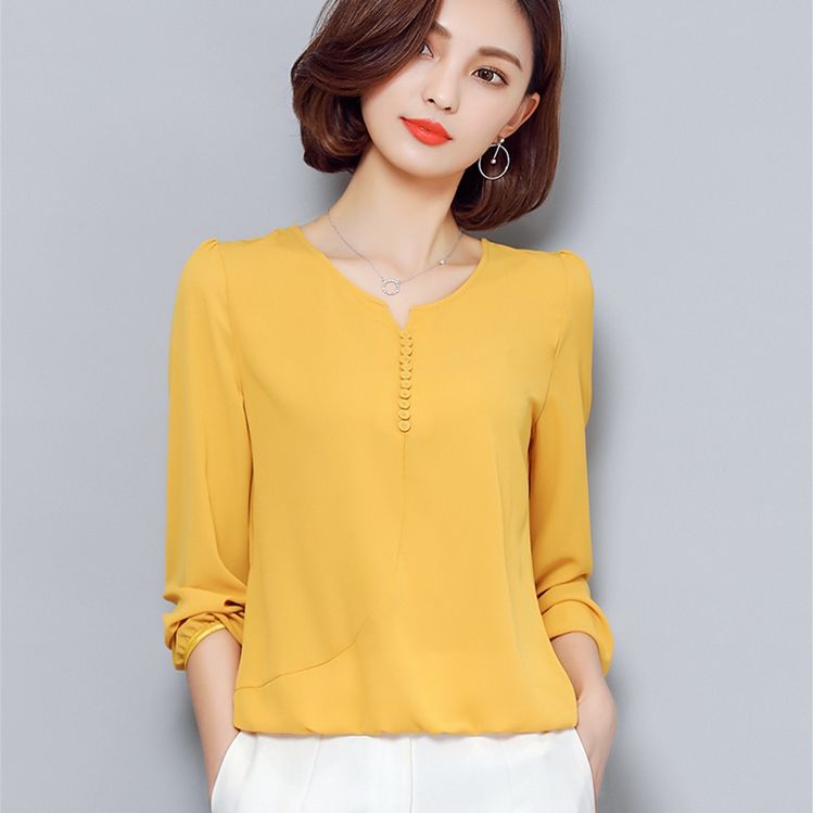 40岁女人，别把上衣塞裤里!瞧下面“姐姐衫”，一个比一个年轻