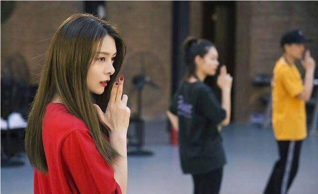 火箭少女练舞照曝光,疑似回应解散传闻,网友:能信吗?