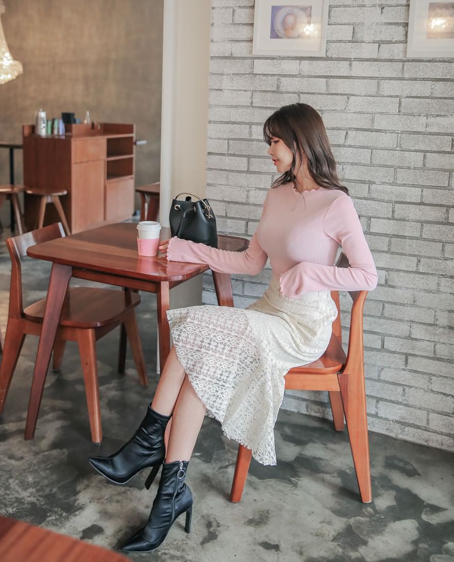 走在路上的小姐姐，个个娇艳动人，你喜欢这种感觉吗?