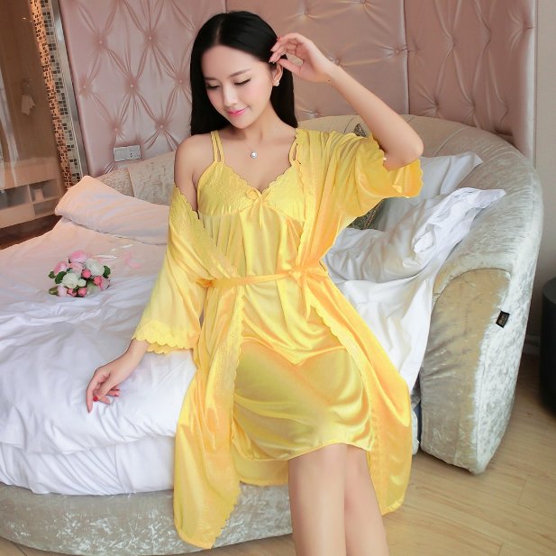 妩媚的女人才好看!学学下面女人穿“朦胧”睡衣，妩媚动人美上天