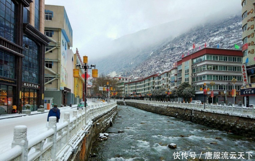  名气■曾是四川的省会城市，看起来像县城，名气却不输上海，是