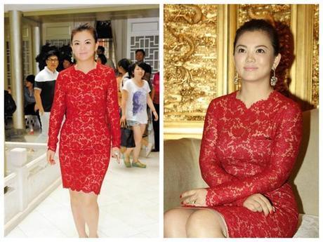 李湘这是瘦了多少?大红色露肩上衣也敢穿了,42岁直接嫩回24岁