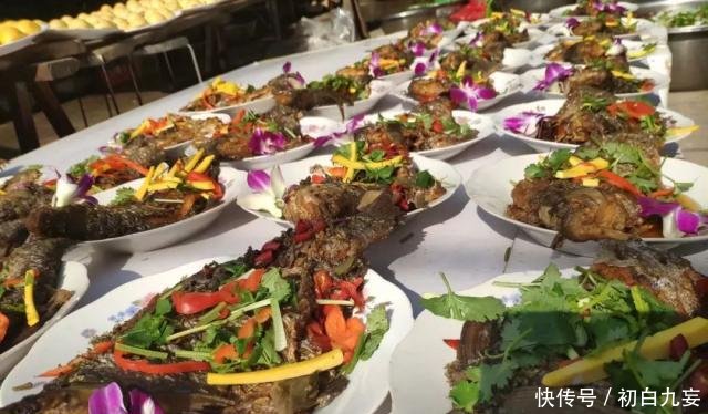  [超乎]苏北农村给新生儿“送粥米”，吃大席场面热闹非常，超乎想象！