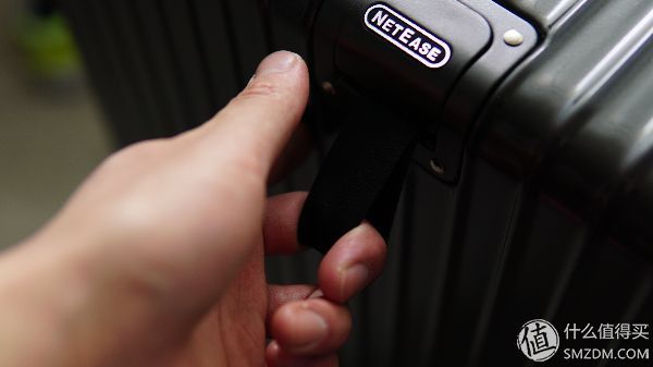 便宜量足的大容量行李箱:网易严选28寸pc铝框拉杆箱