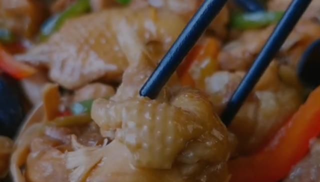  「吃法」鸡肉别直接下锅炒，教你江湖新吃法，配料简单味道足，真过瘾！
