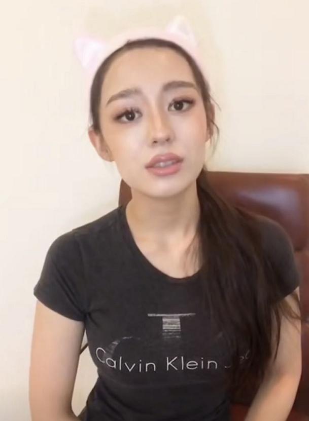 [生活]郎朗妻子浓妆直播，口红快涂到人中太浮夸，自曝每日吃燕窝生活似贵妇