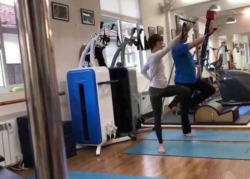 陈数和孙俪，同做“织布”运动，网友：总算见识到真正美人身材了