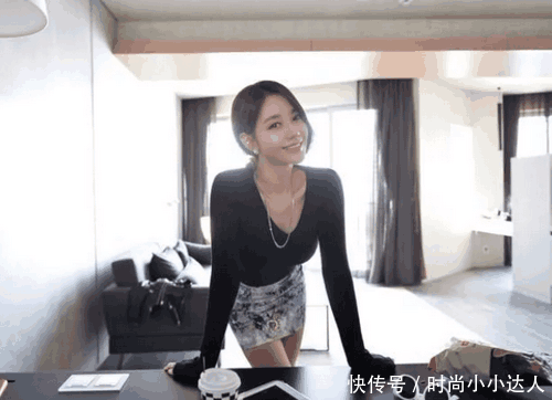 曼妙身材搭配紧身裙秀出好身材