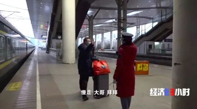  #请战#湖北孝感、武汉、咸宁…这趟穿行疫区的列车，工作人员争相写下请战书