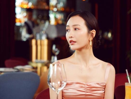 王鸥、迪丽热巴、张雪迎撞衫DolceGabbana礼服，同样的衣服穿出不