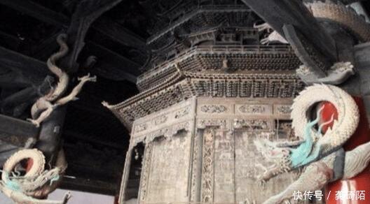 此寺庙位于四川深山中,建造时没用一颗钉子,雕有一万条龙