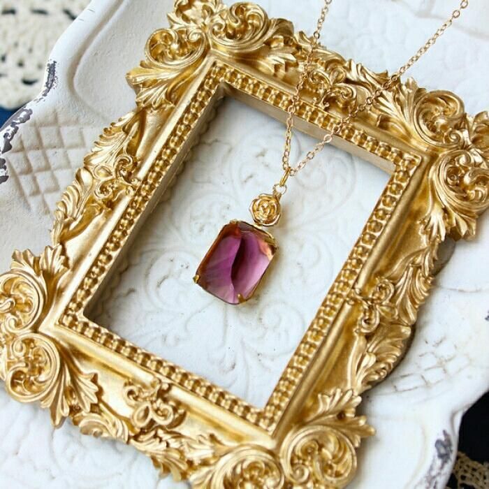 心理测试:选一条最喜欢的项链,测测你是淑女还是熟女?