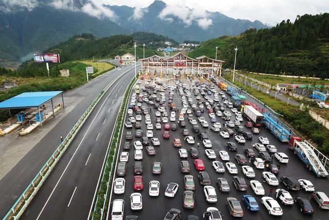 ETC的刷屏事件，到底是怎么一回事？车主到底应不应该加装？