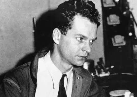 他揭开了迷信的心理机制，却无法破除自己被传虐童的谣言迷信