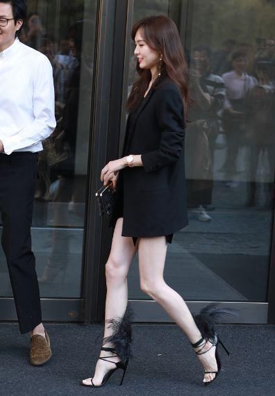 唐嫣上身还好，下身简直看着可怕，网友:她就这种干瘦干瘦的体质