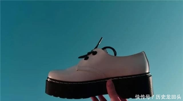  影响我们@女生最伤脚的鞋子排行榜，高跟鞋只排第2，没想到第1名居然是它！
