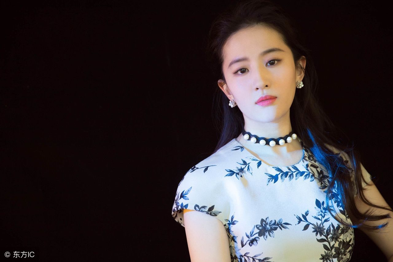 刘亦菲颜值巅峰,让人感慨:点到为止的艳,不可方