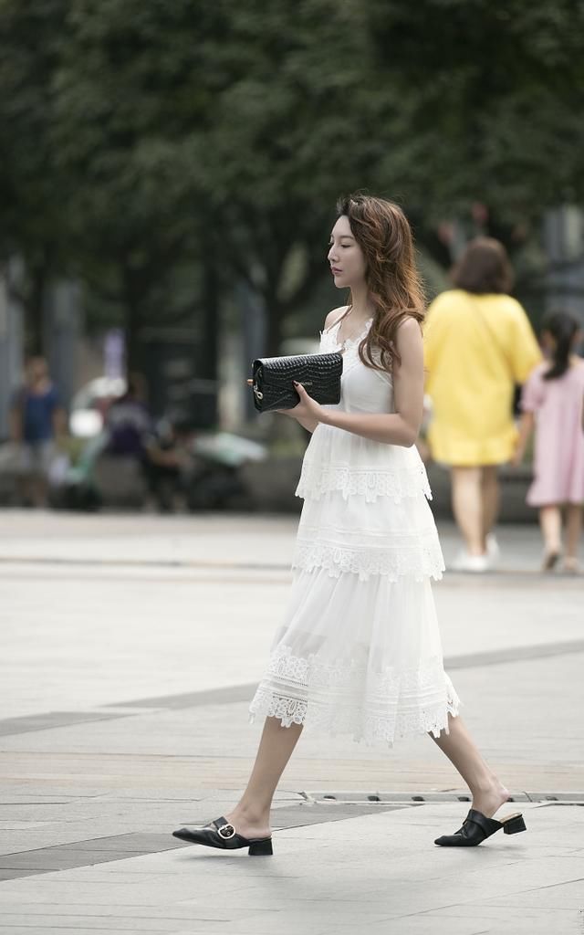 美女们身材太棒了，个个还都是时尚达人，曲线美丽非常耐看