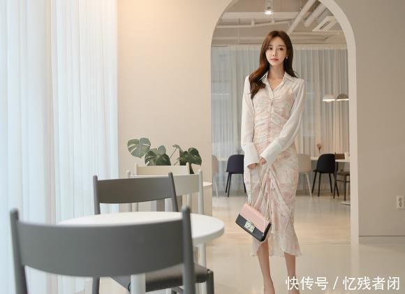  [时尚]孙允珠透纱百褶鱼尾裙，时尚干练显优雅气质