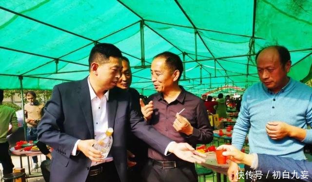  [超乎]苏北农村给新生儿“送粥米”，吃大席场面热闹非常，超乎想象！