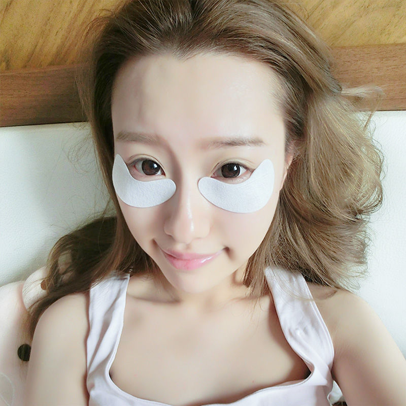 判断一个女人有没有气质，什么都不看，只看她这三个地方就知道了