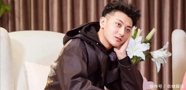黄子韬■黄子韬,在《小小的追球》中的综艺咖,立的flag就是用来打破的