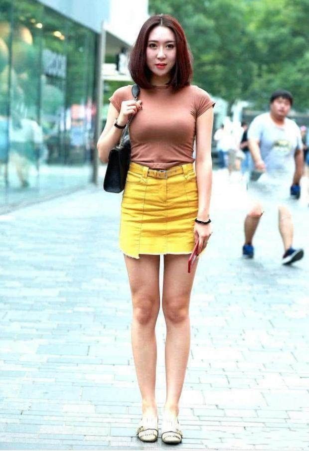 包臀裙：紧身的设计剪裁，凸显女性傲人的好身段，展现十足女人味