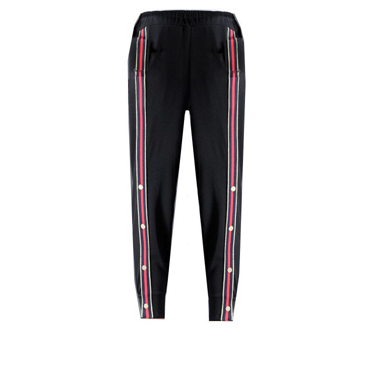 会打扮的女人都不穿裙子了，现在流行下面这些女裤，美出新高度