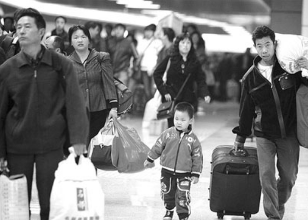  【返乡】中秋节已过，大批农民工为何又开始返乡，专家：该回的