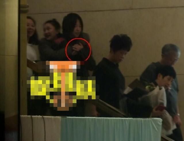 高圣远否认离婚，港媒却说周迅跟窦靖童暧昧，这俩的人际圈太魔幻