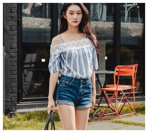 街拍:图1短裤清凉，图3性感多姿，图7短裙展现大长腿