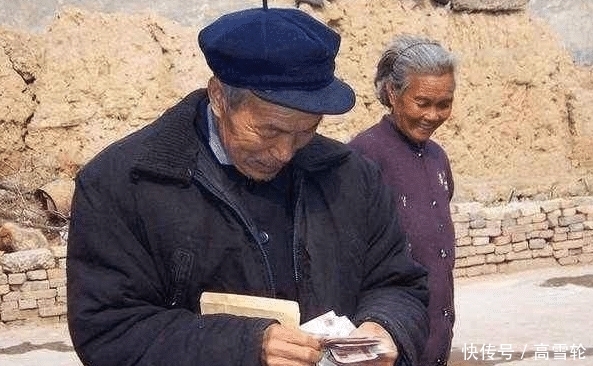  「期盼」农民期盼的“退休金”要来了, 可以按月领取, 这项举措