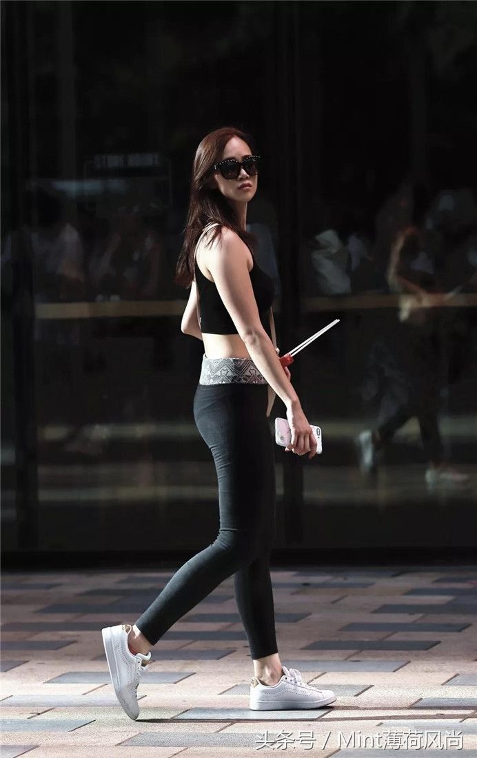 成都街拍:炎热夏季姑娘们清凉出行简约又时尚，你最喜欢哪一位?