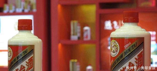 中国游客去日本旅游买茅台，有人说他傻，他说原因后没人笑他！