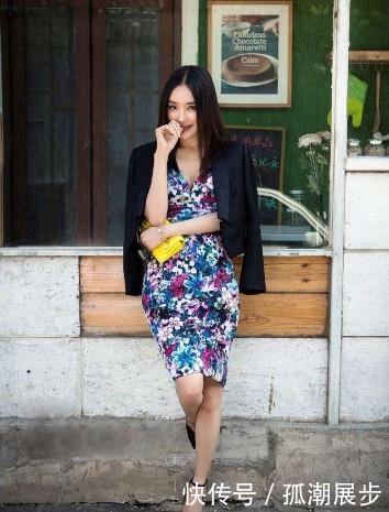 『 国色天香』白蕾丝紧身衣配短裤，十分温婉甜美，街拍：国色天香的小姐姐