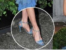 要去海边浪，除了身材还要美脚